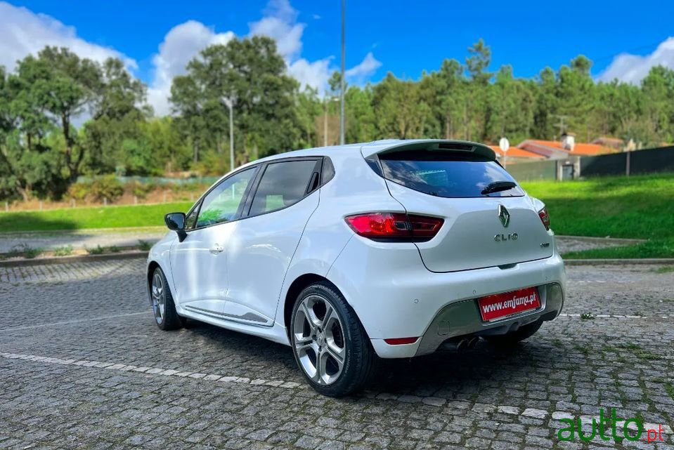 2014' Renault Clio photo #5