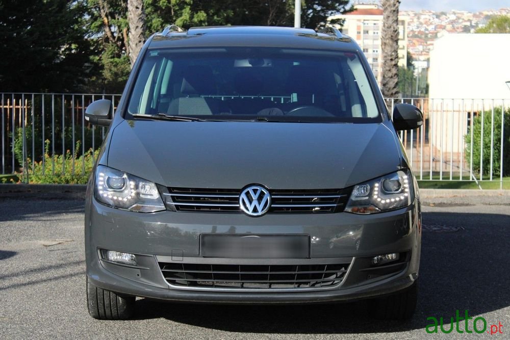 2011' Volkswagen Sharan 2.0 Tdi Highline photo #2