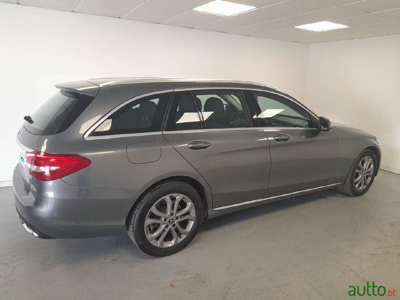 2017' Mercedes-Benz C-200 photo #4