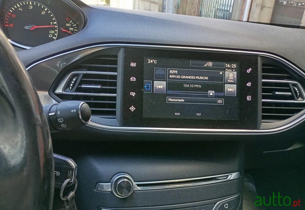 2015' Peugeot 308 Sw photo #3