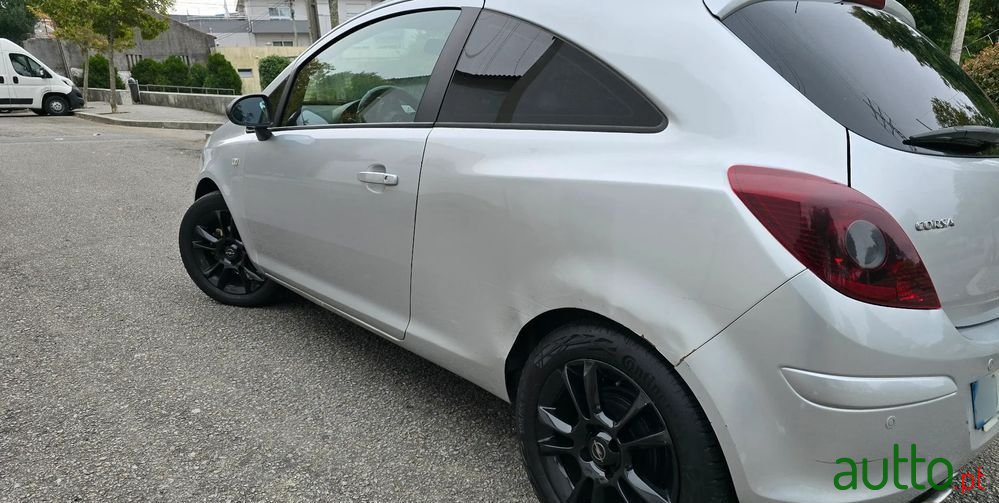 2011' Opel Corsa photo #3