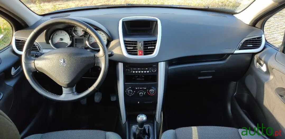 2011' Peugeot 207 photo #6