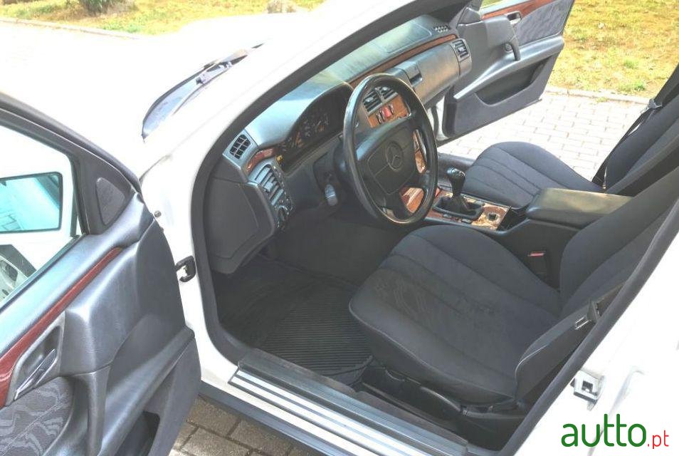 1998' Mercedes-Benz E-220 Nacional photo #4