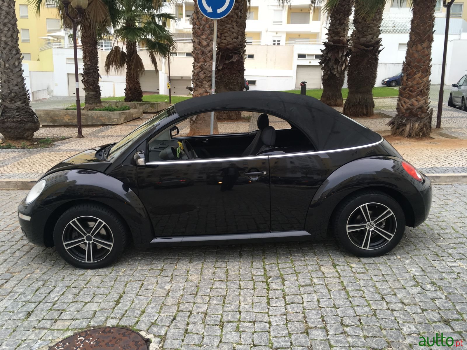 2008' Volkswagen Beetle Cabriolet photo #5