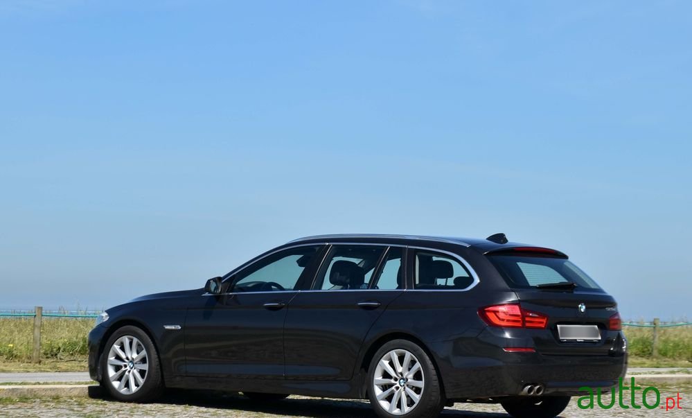 2011' BMW 520 Da Touring Executive photo #6