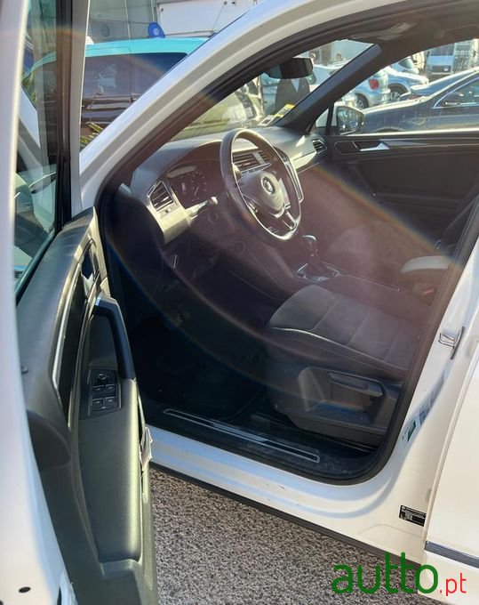 2018' Volkswagen Tiguan photo #6