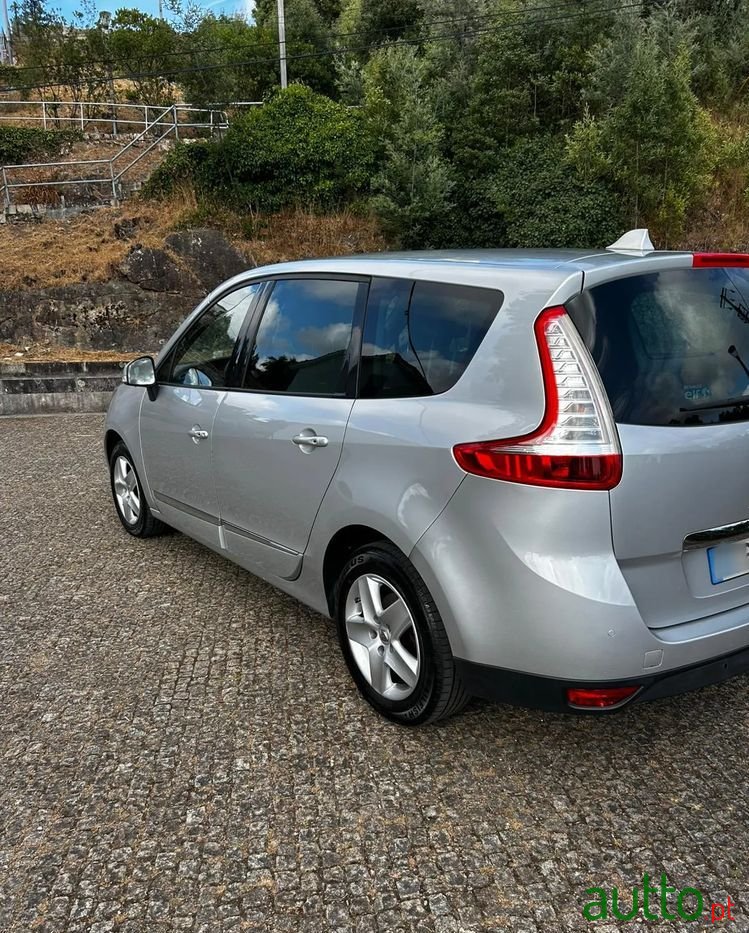 2014' Renault Grand Scenic photo #4