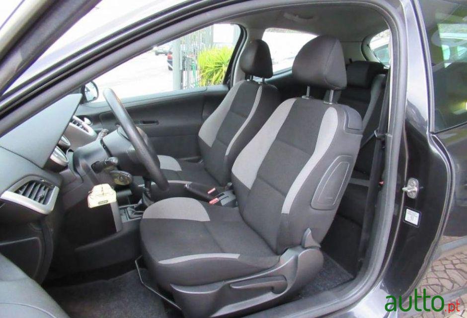 2009' Peugeot 207 1.4 Hdi Trendy photo #1