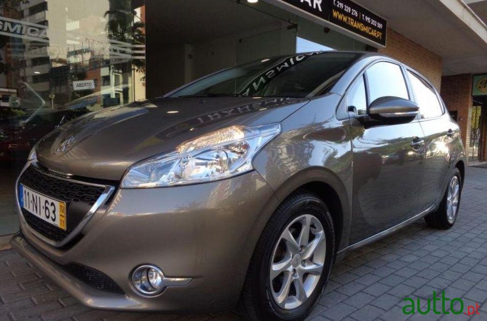 2012' Peugeot 208 1.2 Vti Active photo #1