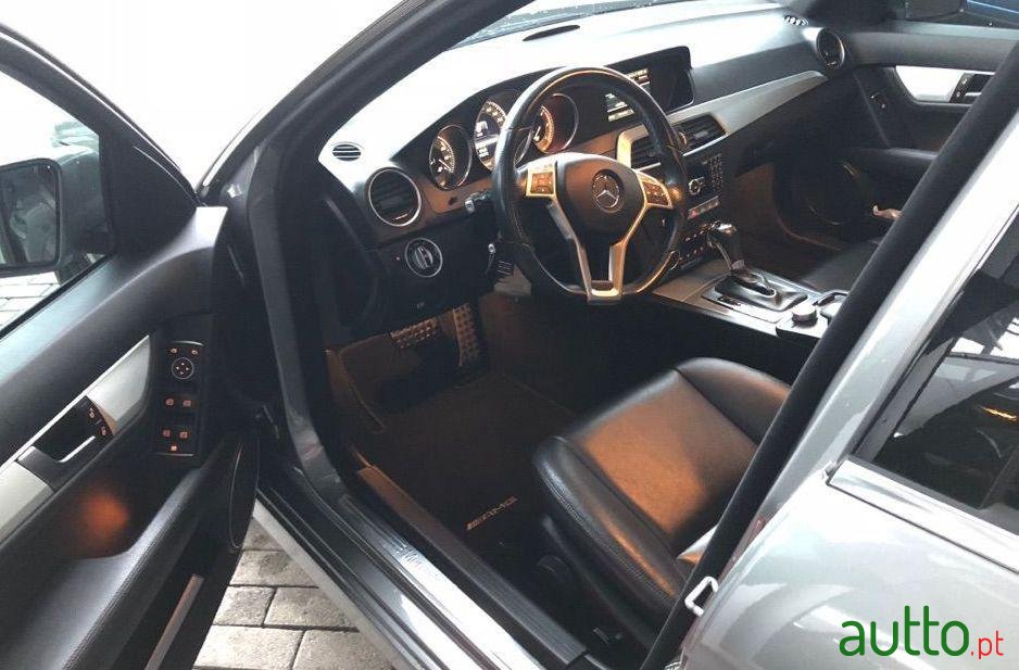 2012' Mercedes-Benz C-250 4Matic Amg photo #2