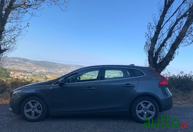 2013' Volvo V40 photo #6