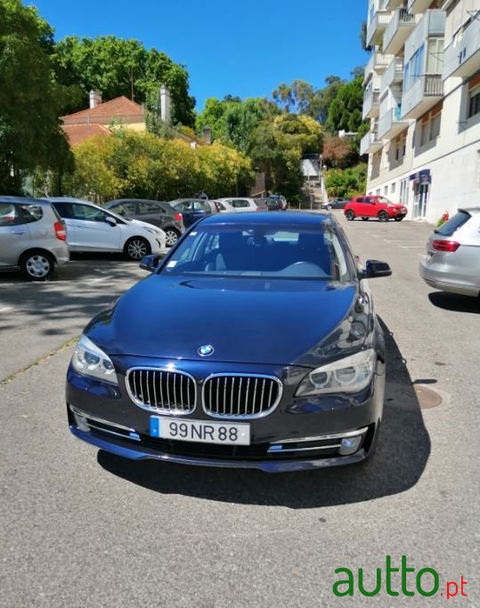 2013' BMW 730 photo #2