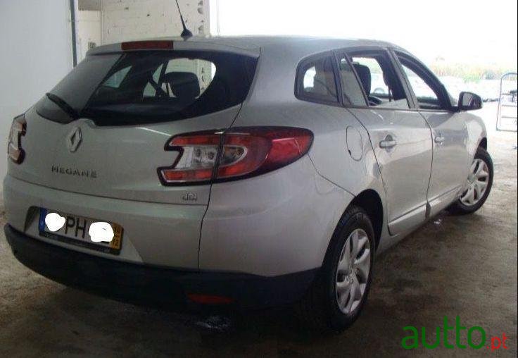 2014' Renault Megane Sport Tourer photo #2