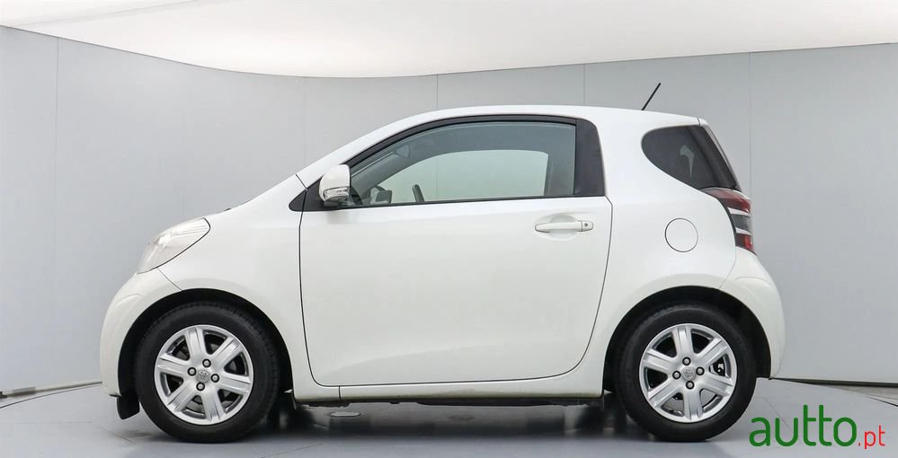 2010' Toyota iQ 1.0 Vvt-I 2 Ep photo #6