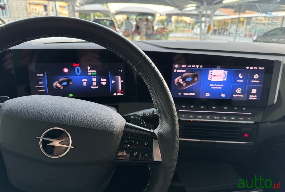 2023' Opel Astra 1.6 T Phev Elegance photo #5