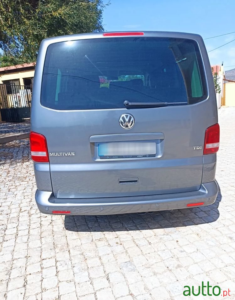 2011' Volkswagen Multivan photo #2