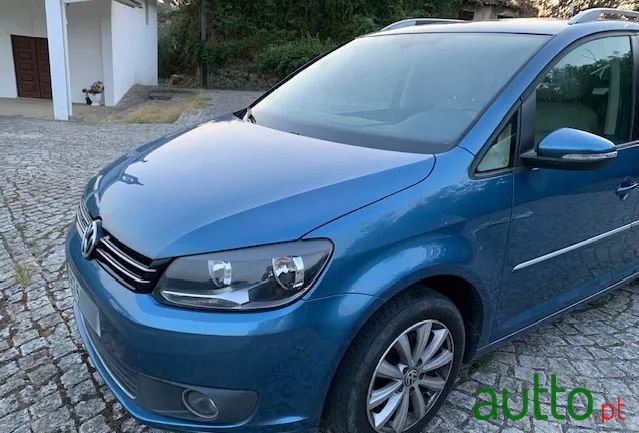 2015' Volkswagen Touran photo #3