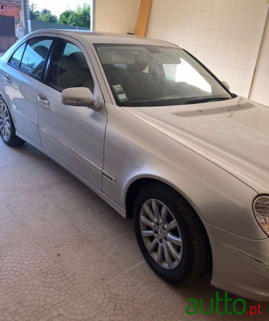 2006' Mercedes-Benz E-220 Elegance photo #3