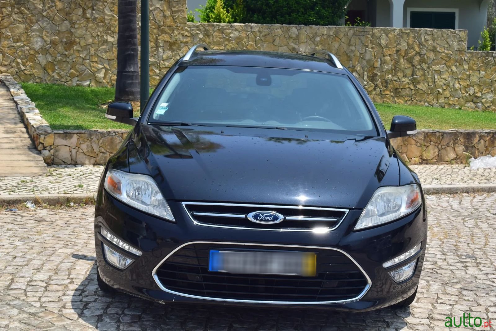 2011' Ford Mondeo Sw photo #2