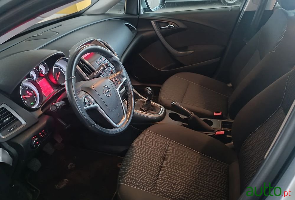 2014' Opel Astra Sports Tourer photo #6