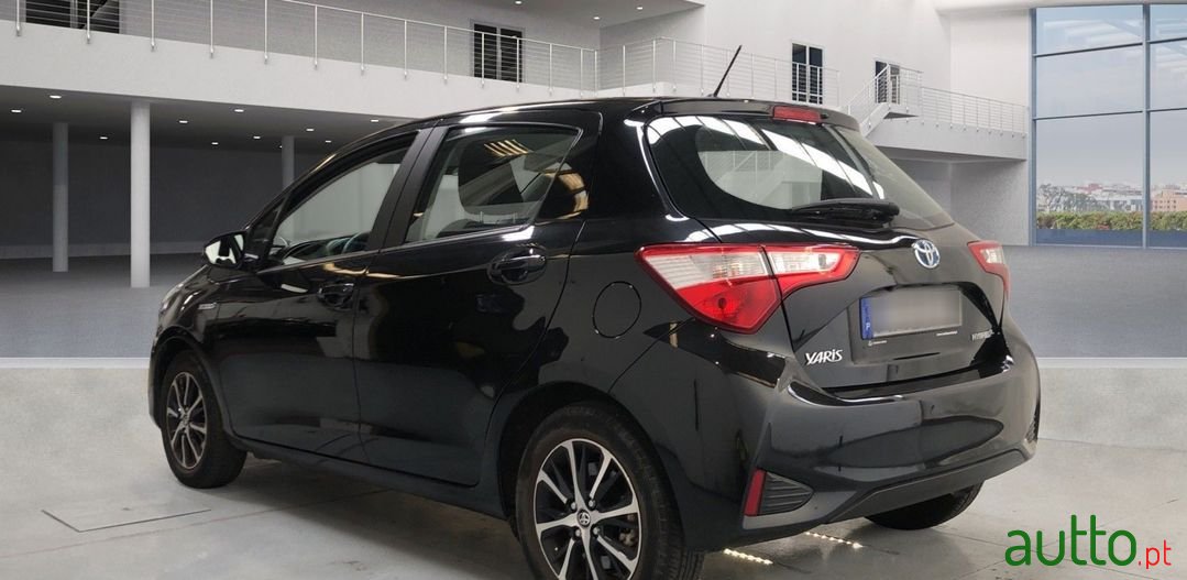 2020' Toyota Yaris photo #3