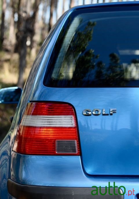 2003' Volkswagen Golf photo #4