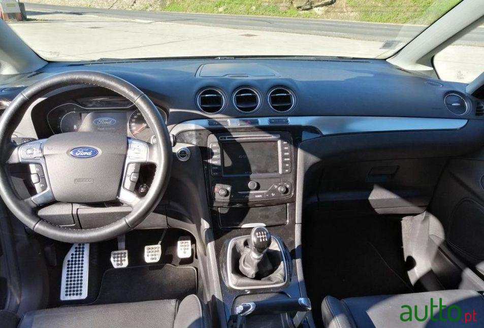 2012' Ford S-Max photo #2