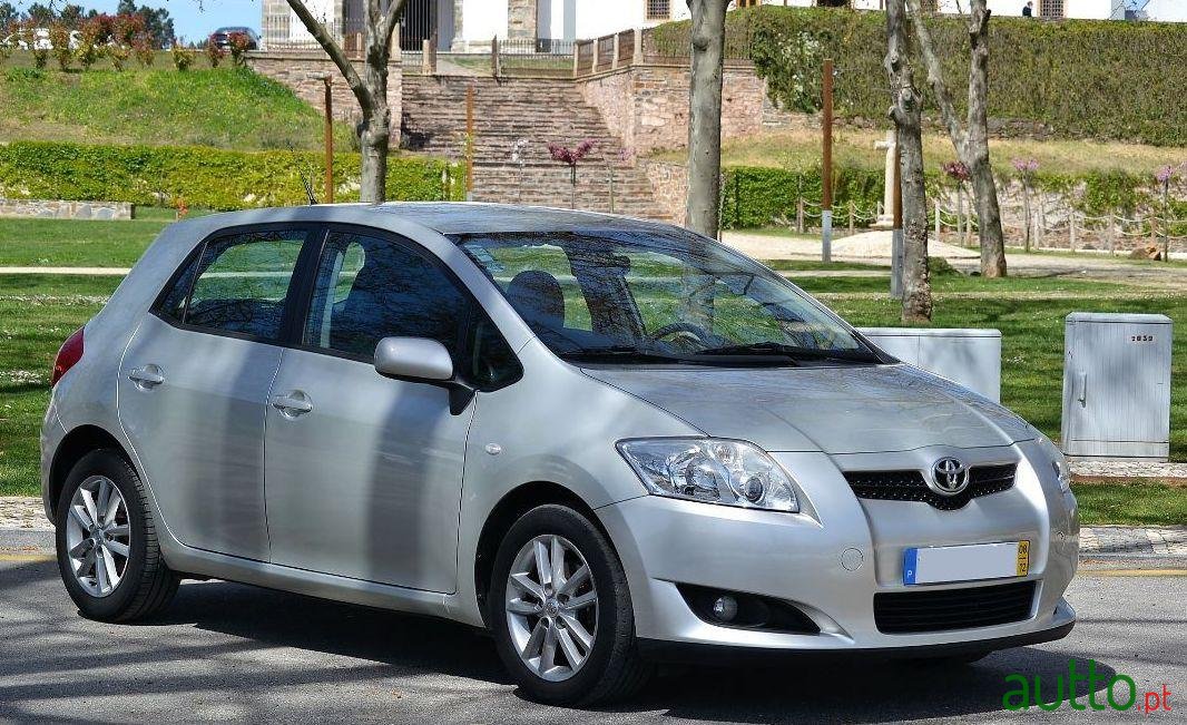 2008' Toyota Auris Gold Edition Plus photo #2