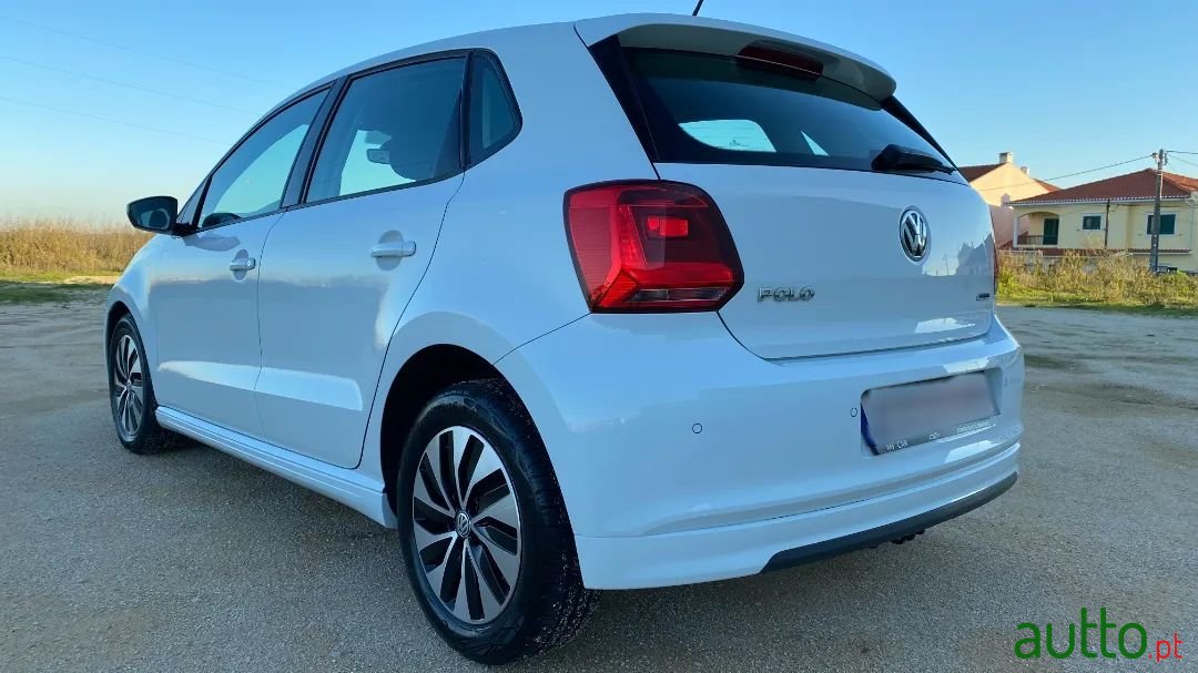 2015' Volkswagen Polo photo #4