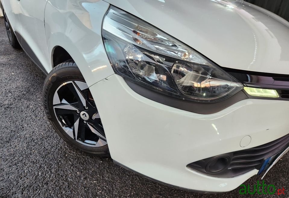 2015' Renault Clio Sport Tourer photo #4