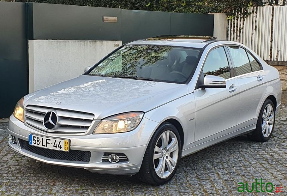 2011' Mercedes-Benz C-250 photo #1