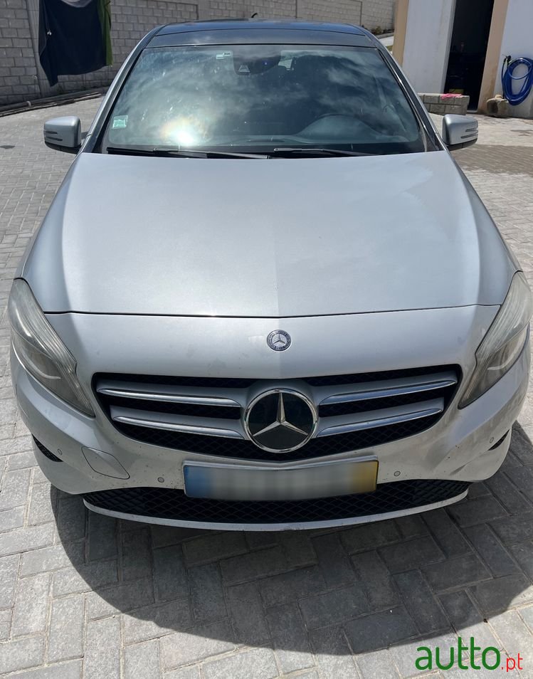 2012' Mercedes-Benz A 200 photo #2