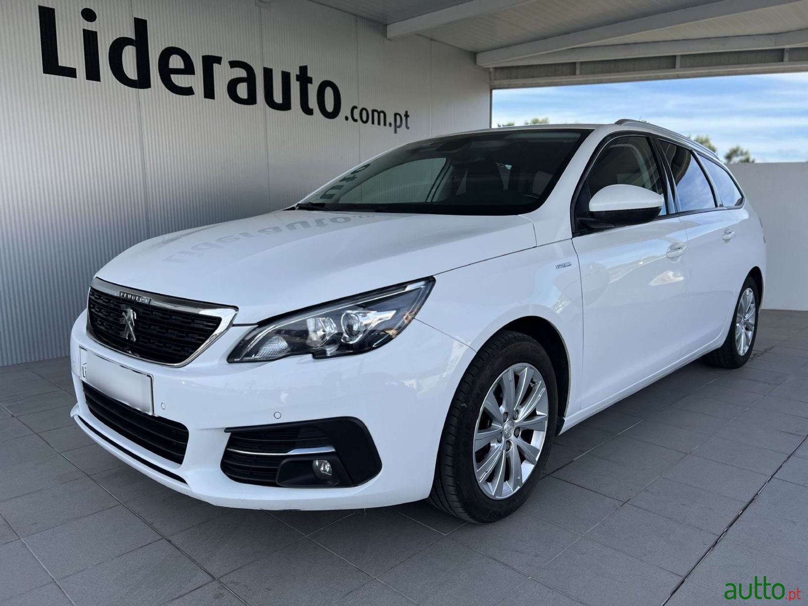 2018' Peugeot 308 Sw photo #1