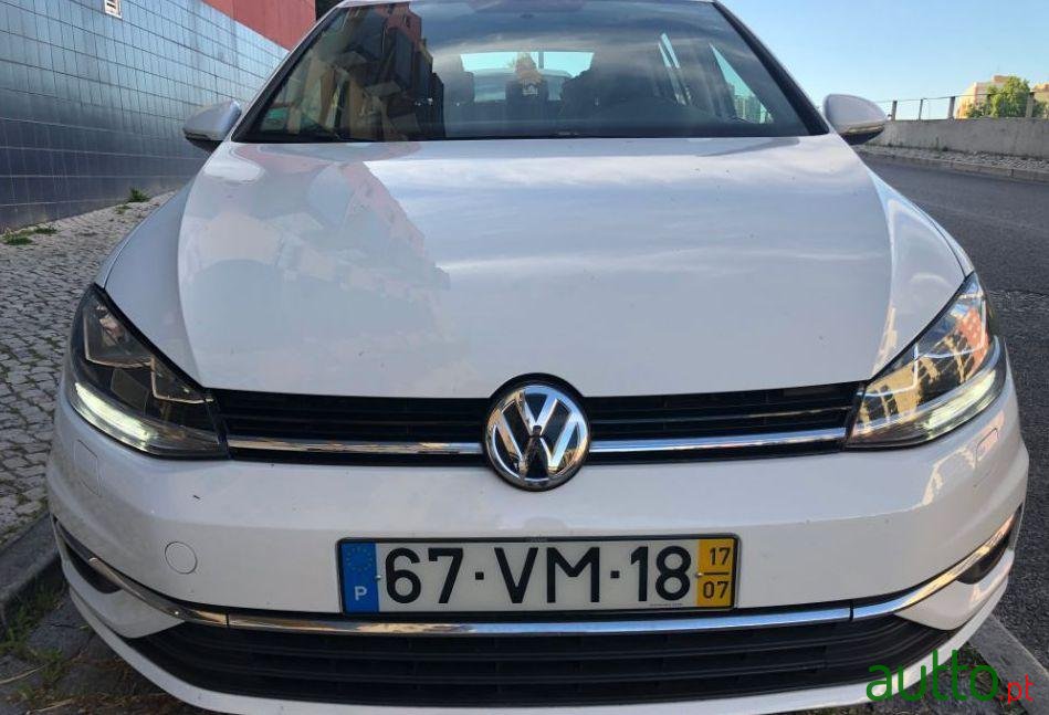 2017' Volkswagen Golf Tsi photo #2