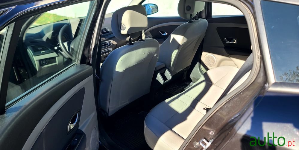 2010' Renault Megane 1.5 Dci Dynamique photo #6