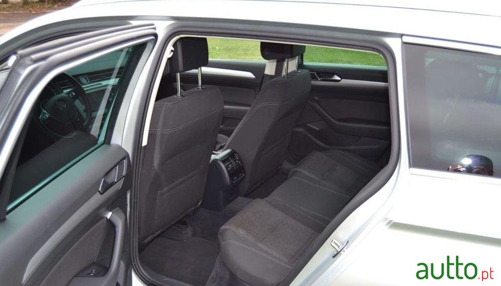 2015' Volkswagen Passat Variant photo #1