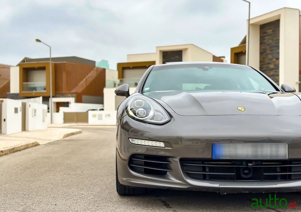 2013' Porsche Panamera S E-Hybrid photo #3