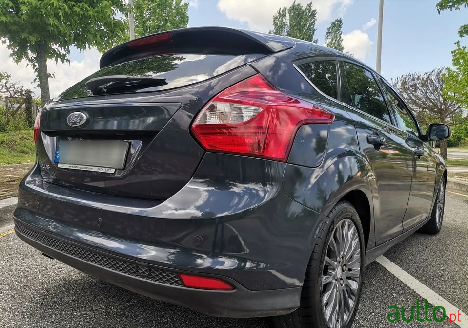 2011' Ford Focus photo #5