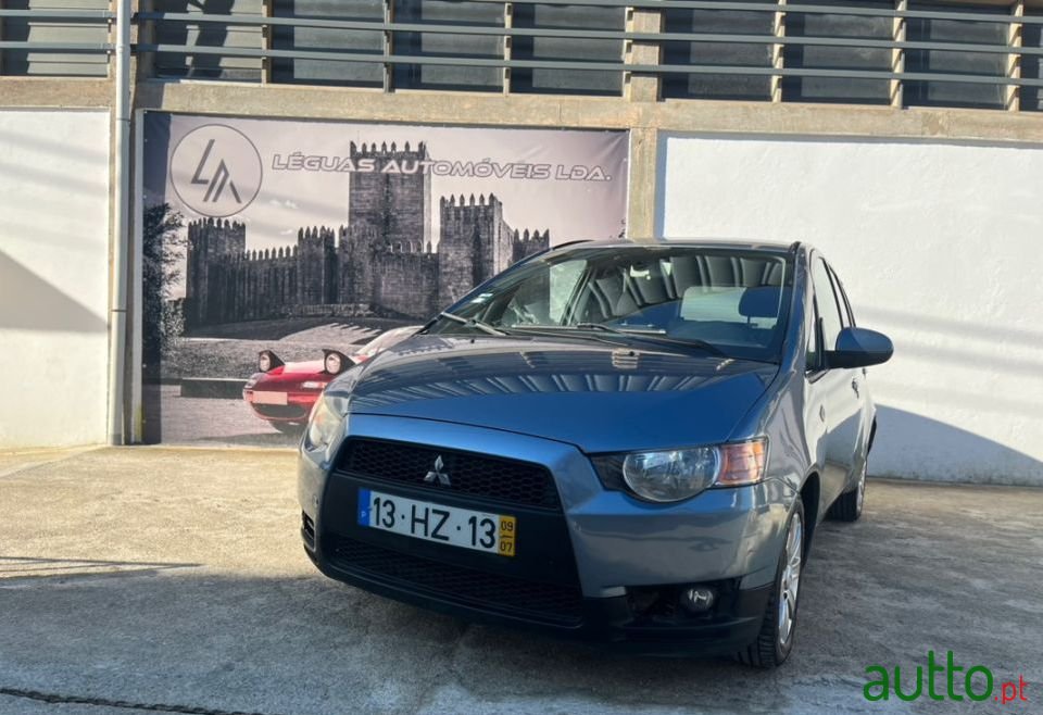 2009' Mitsubishi Colt photo #1