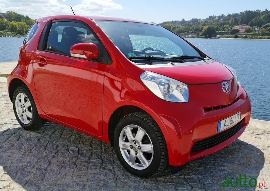 2010' Toyota iQ photo #1
