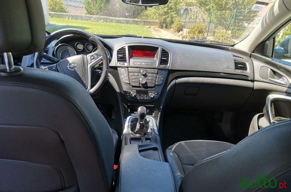 2011' Opel Insignia photo #4