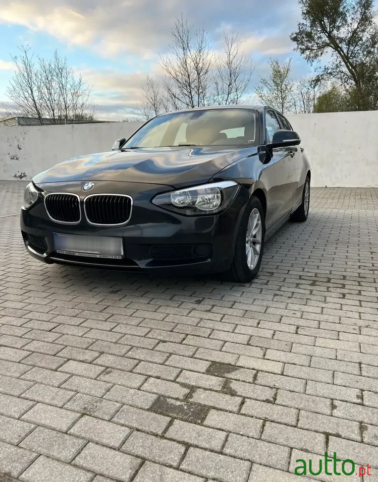 2012' BMW 118 D photo #2