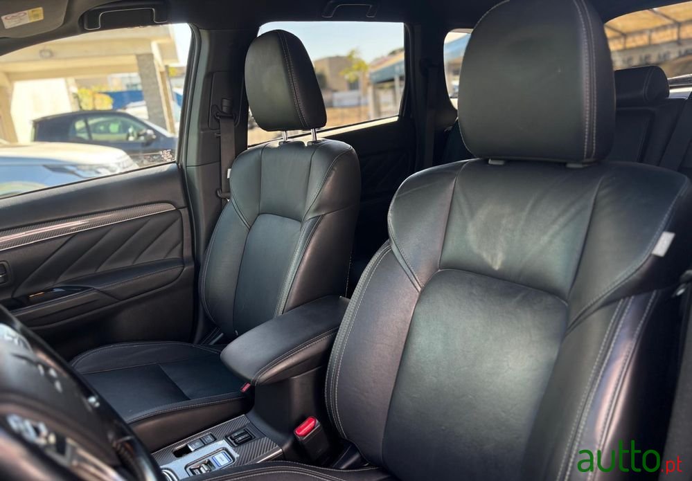 2019' Mitsubishi Outlander 2.4 Intense photo #5