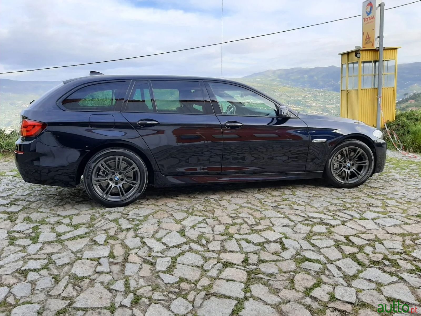 2012' BMW 525 photo #3