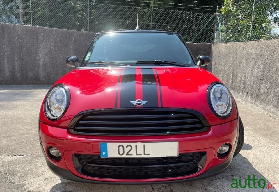 2011' MINI Cabrio photo #2