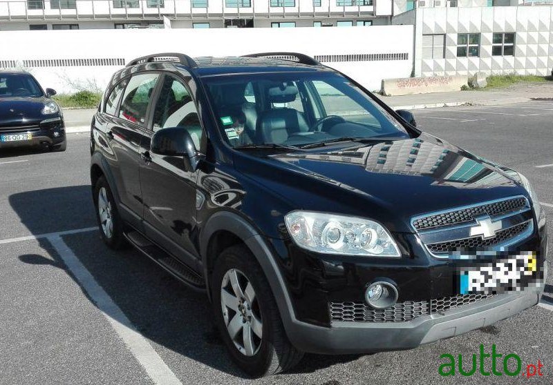 2007' Chevrolet Captiva 2.0 Vcdi Seven photo #2