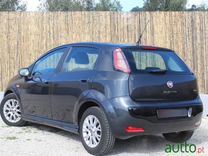 2011' Fiat Punto Evo photo #5