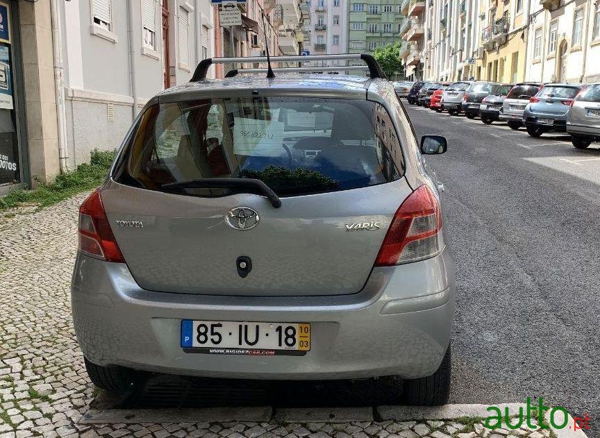 2010' Toyota Yaris photo #2