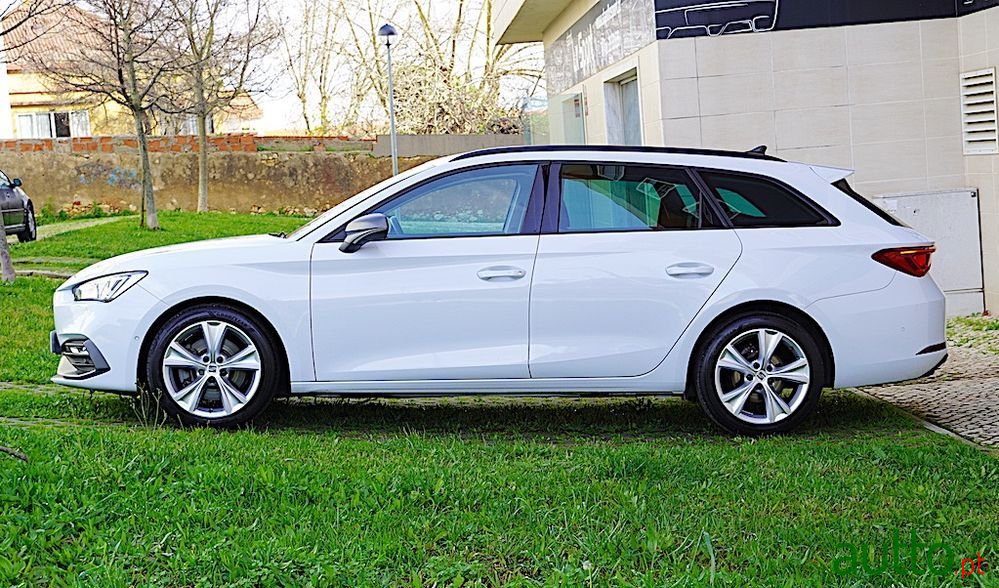 2021' SEAT Leon St 2.0 Tdi Fr Dsg photo #2