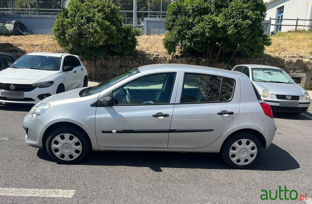 2007' Renault Clio 1.2 16V Confort photo #1